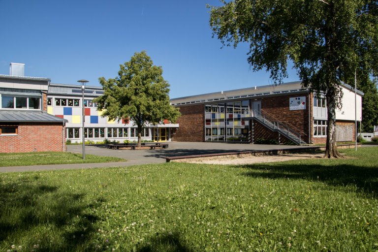 Hummeltal_Schule Außenansicht 1_Sommer 2021